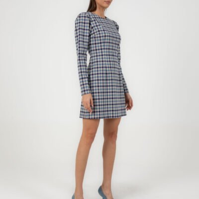 Kurzes Kleid mit Karomuster und langen Ärmeln