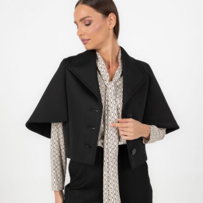 Schwarzer Poncho