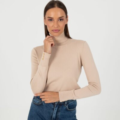 Beiger Baumwollrollkragenpullover