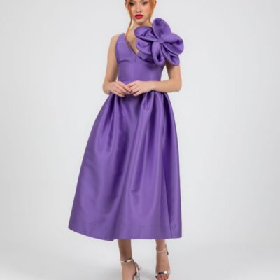 Lila Kleid mit Spaghettiträgern