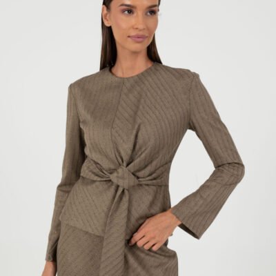 Braune Bluse mit Bindeband