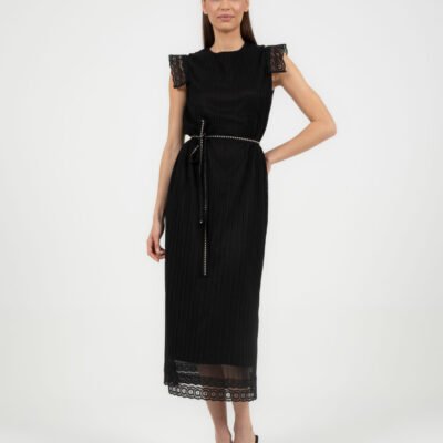 Kleid mit Spitze und Seitenschlitz