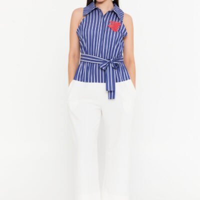 Jumpsuit mit marineblauen Streifen und weitem weißen Bein