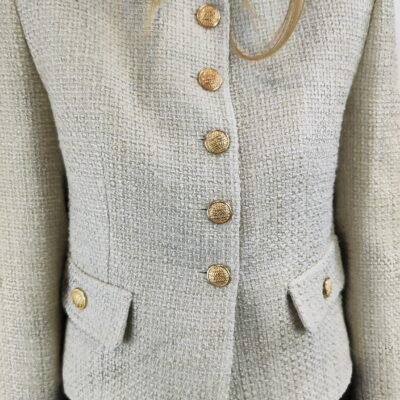 Eleganter Tweed-Blazer in Creme mit Goldknöpfen