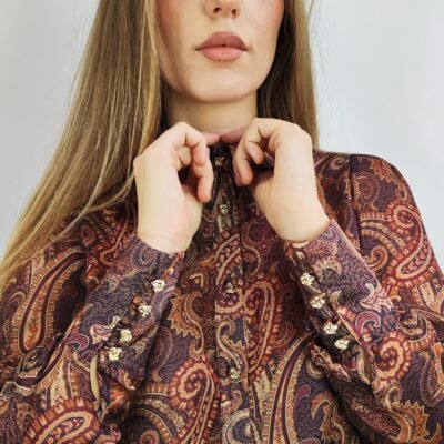Elegante Paisley-Bluse in warmen Herbsttönen