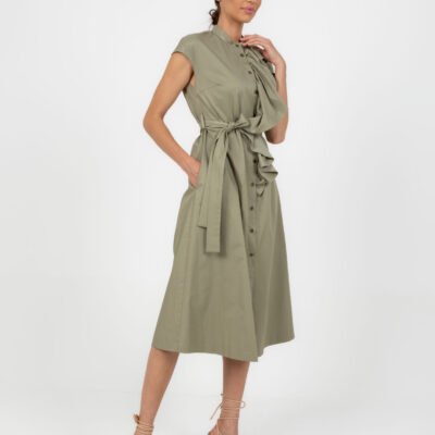 Grünes Kleid mit Detail